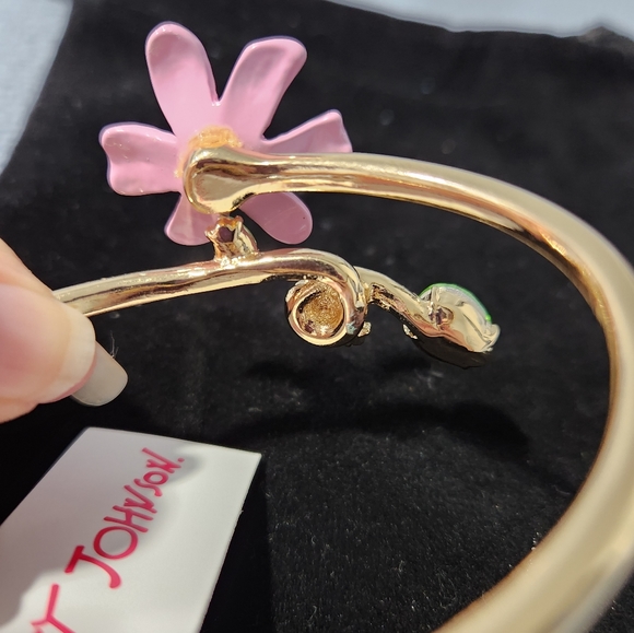 Betsey Johnson Flower Bracelet - Picture 2 of 4